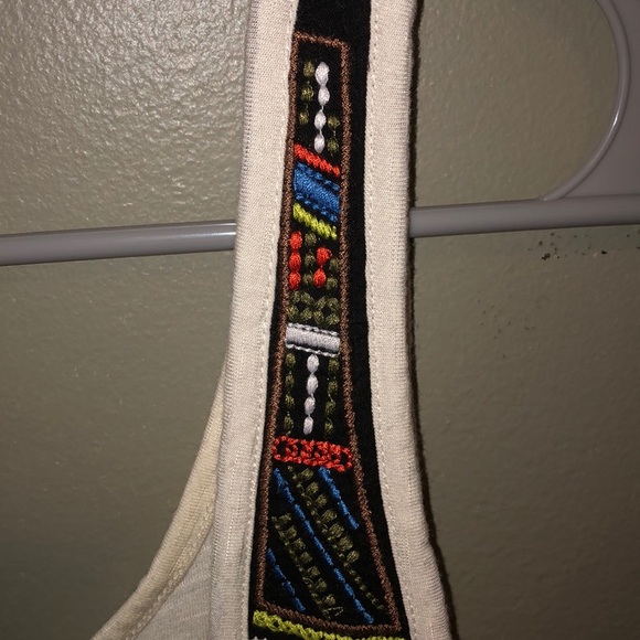 Cream tank top with strap accent patterns - Picture 2 of 4